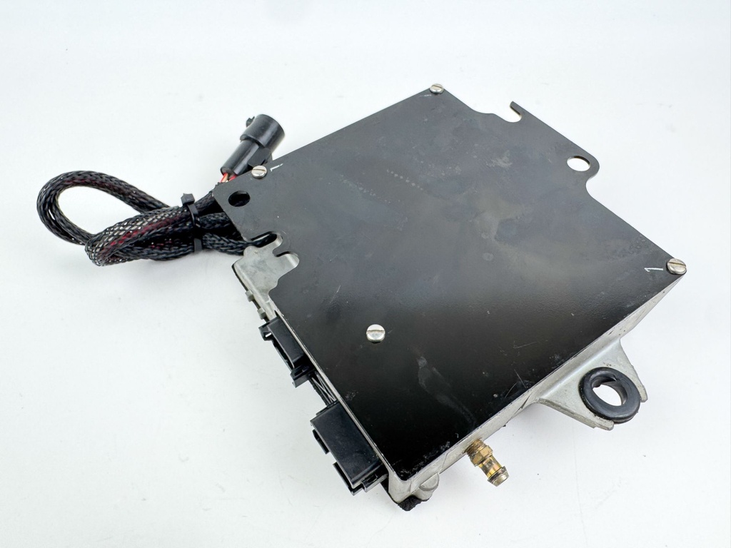 2005 Evinrude 115 HP 2 Stroke Outboard Engine Control Unit ECU EMM 0586724 OEM