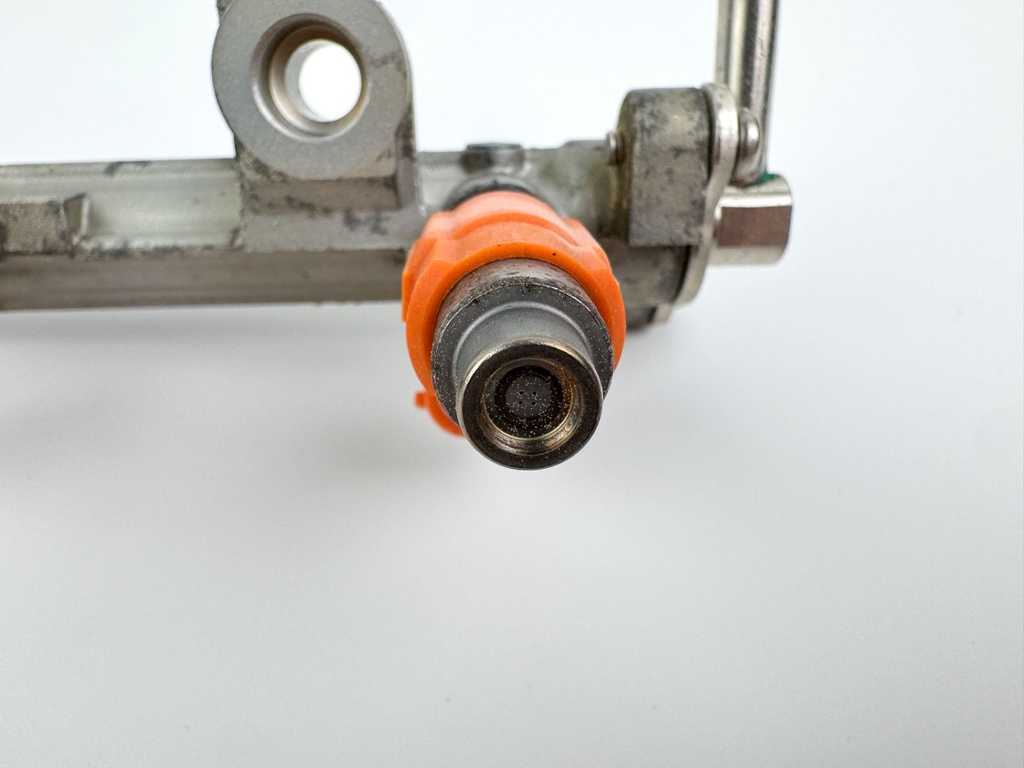 2005 Yamaha 115 HP 4 Stroke Outboard Fuel Injector Set W/ Rail 68V-13160-00-00 OEM