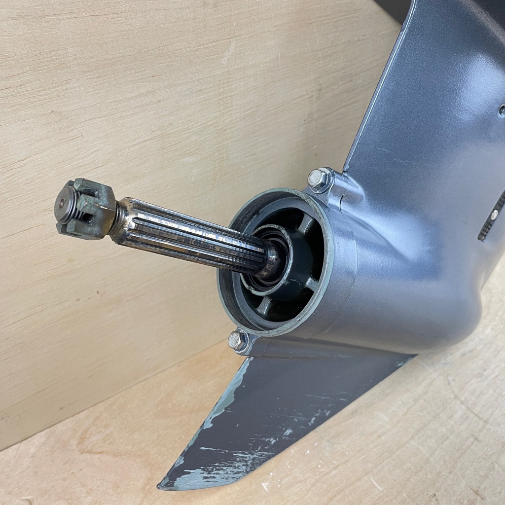 2004 Yamaha 40HP 4 Stroke 20" L Lower Unit Gearcase 67C-45300-14-8D