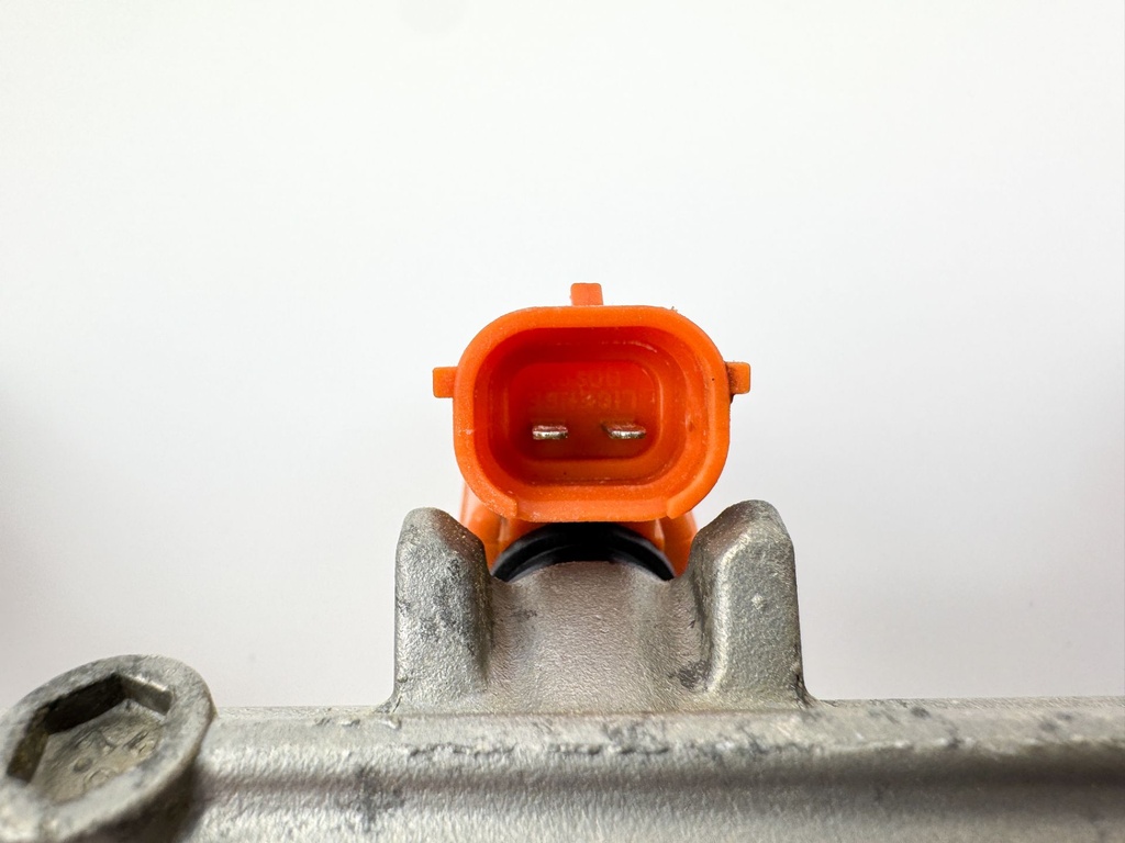 2005 Yamaha 115 HP 4 Stroke Outboard Fuel Injector Set W/ Rail 68V-13160-00-00 OEM