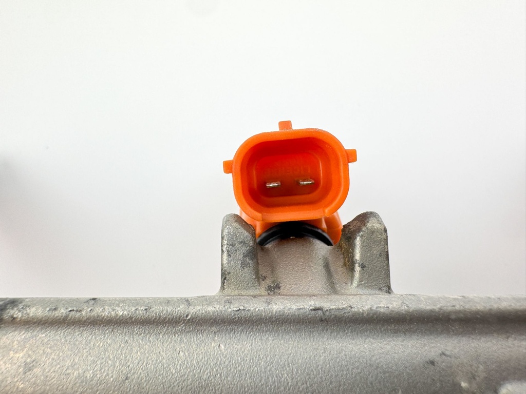 2005 Yamaha 115 HP 4 Stroke Outboard Fuel Injector Set W/ Rail 68V-13160-00-00 OEM