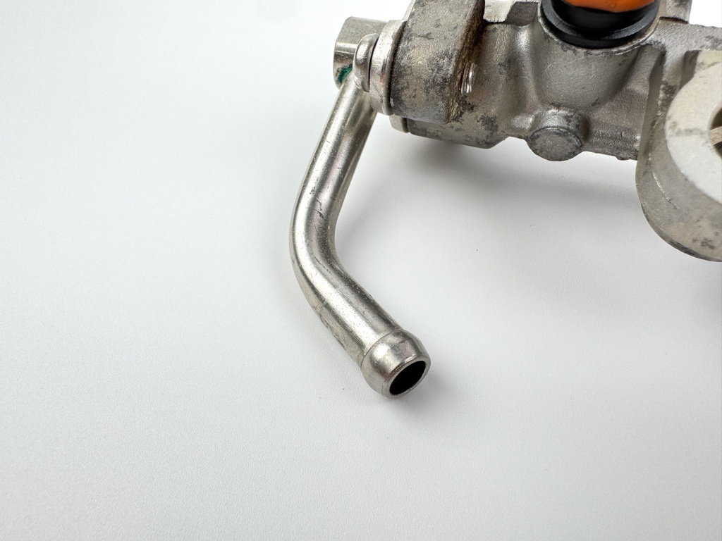 2005 Yamaha 115 HP 4 Stroke Outboard Fuel Injector Set W/ Rail 68V-13160-00-00 OEM