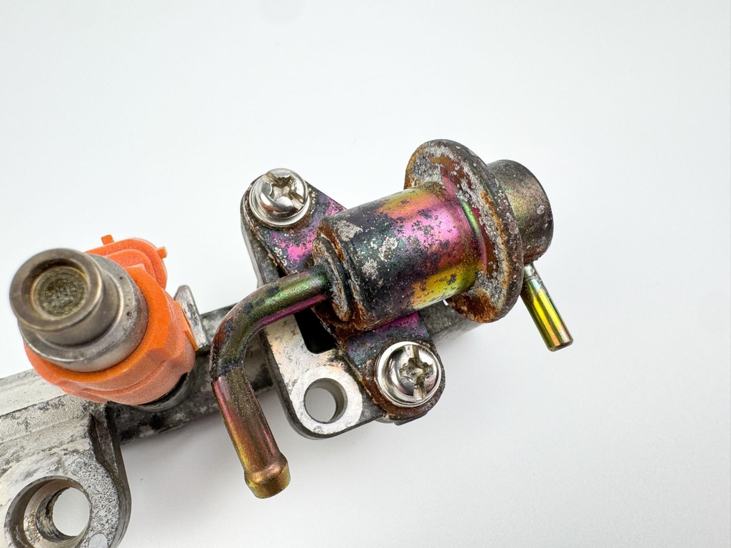 2005 Yamaha 115 HP 4 Stroke Outboard Fuel Injector Set W/ Rail 68V-13160-00-00 OEM