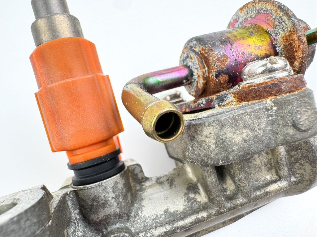 2005 Yamaha 115 HP 4 Stroke Outboard Fuel Injector Set W/ Rail 68V-13160-00-00 OEM