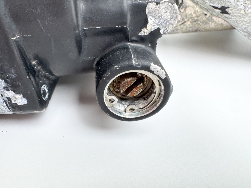 2005 Evinrude 115 HP 2 Stroke Outboard Power Trim Tilt Unit 5005114 OEM