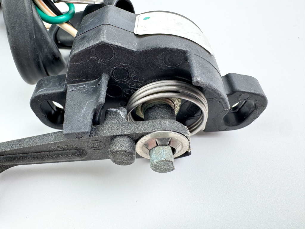 2005 Evinrude 115 HP 2 Stroke Outboard Power Trim Tilt Unit 5005114 OEM