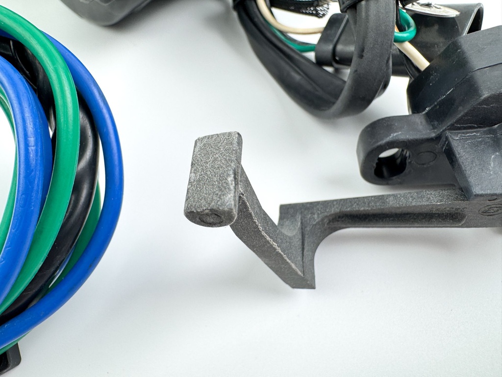 2005 Evinrude 115 HP 2 Stroke Outboard Power Trim Tilt Unit 5005114 OEM