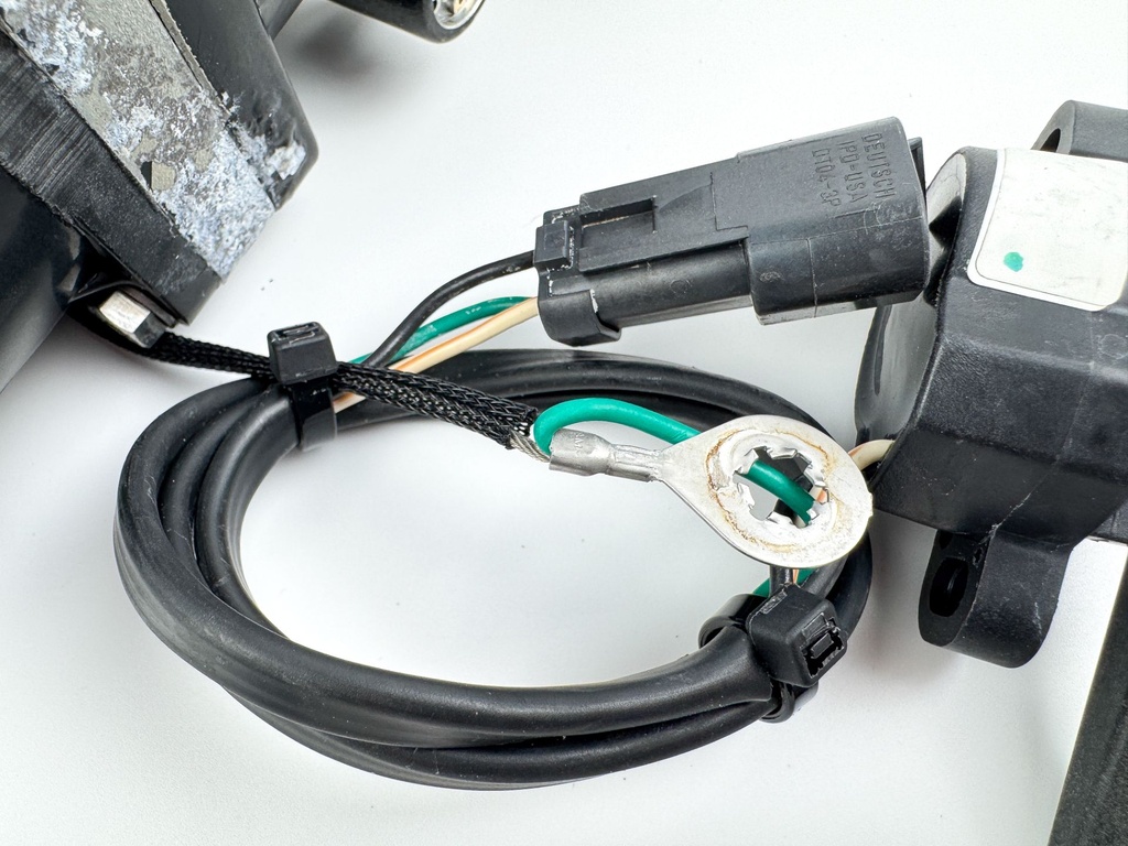 2005 Evinrude 115 HP 2 Stroke Outboard Power Trim Tilt Unit 5005114 OEM