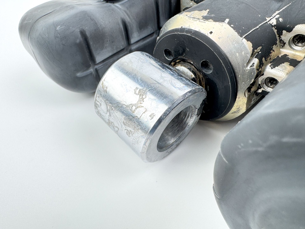 2005 Evinrude 115 HP 2 Stroke Outboard Power Trim Tilt Unit 5005114 OEM