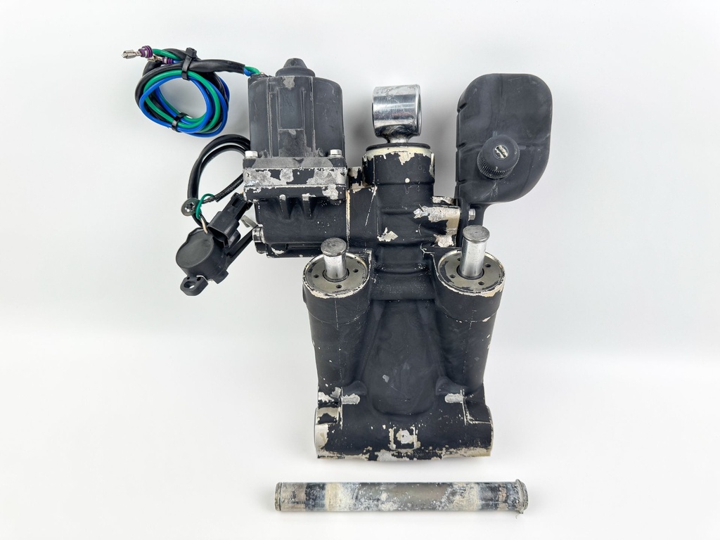 2005 Evinrude 115 HP 2 Stroke Outboard Power Trim Tilt Unit 5005114 OEM