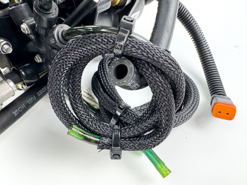 2005 Evinrude 115 HP 2 Stroke Outboard Oil Manifold & Pump 5000836 OEM