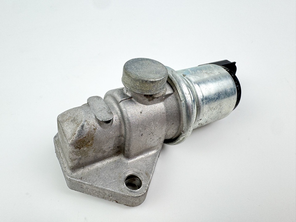 2004 Suzuki 115 HP 4 Stroke Outboard IAC Idle Air Control Valve 18137-77E00 OEM