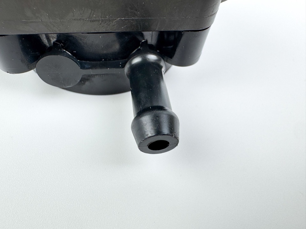 2004 Suzuki 115 HP 4 Stroke Outboard Fuel Pump 15100-90J11 OEM