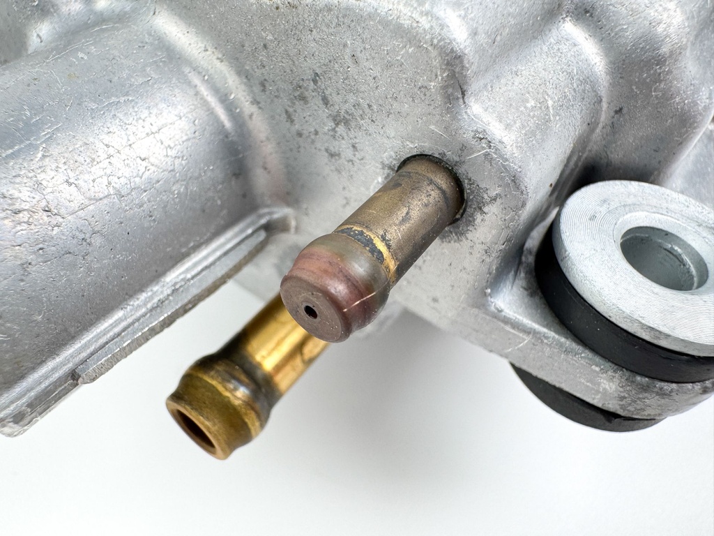 2004 Suzuki 115 HP 4 Stroke Outboard Vapor Separator Tank VST 15600-90J01 OEM