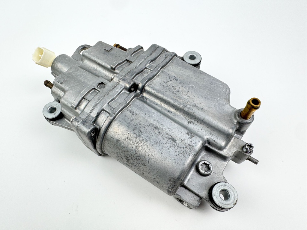 2004 Suzuki 115 HP 4 Stroke Outboard Vapor Separator Tank VST 15600-90J01 OEM