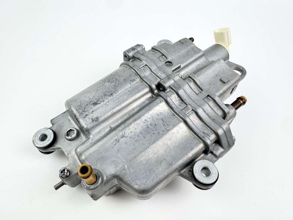 2004 Suzuki 115 HP 4 Stroke Outboard Vapor Separator Tank VST 15600-90J01 OEM