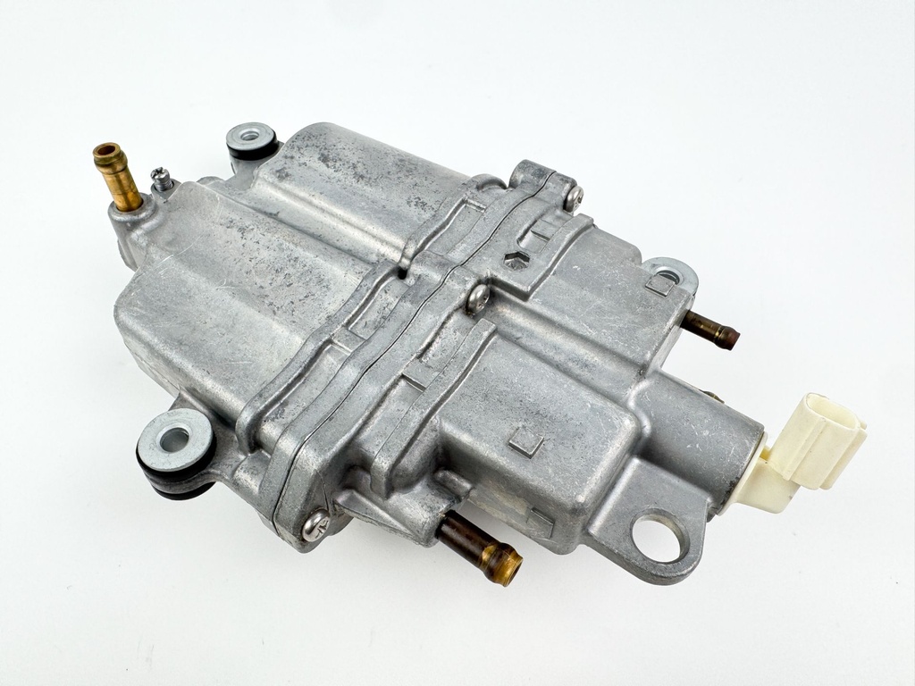 2004 Suzuki 115 HP 4 Stroke Outboard Vapor Separator Tank VST 15600-90J01 OEM