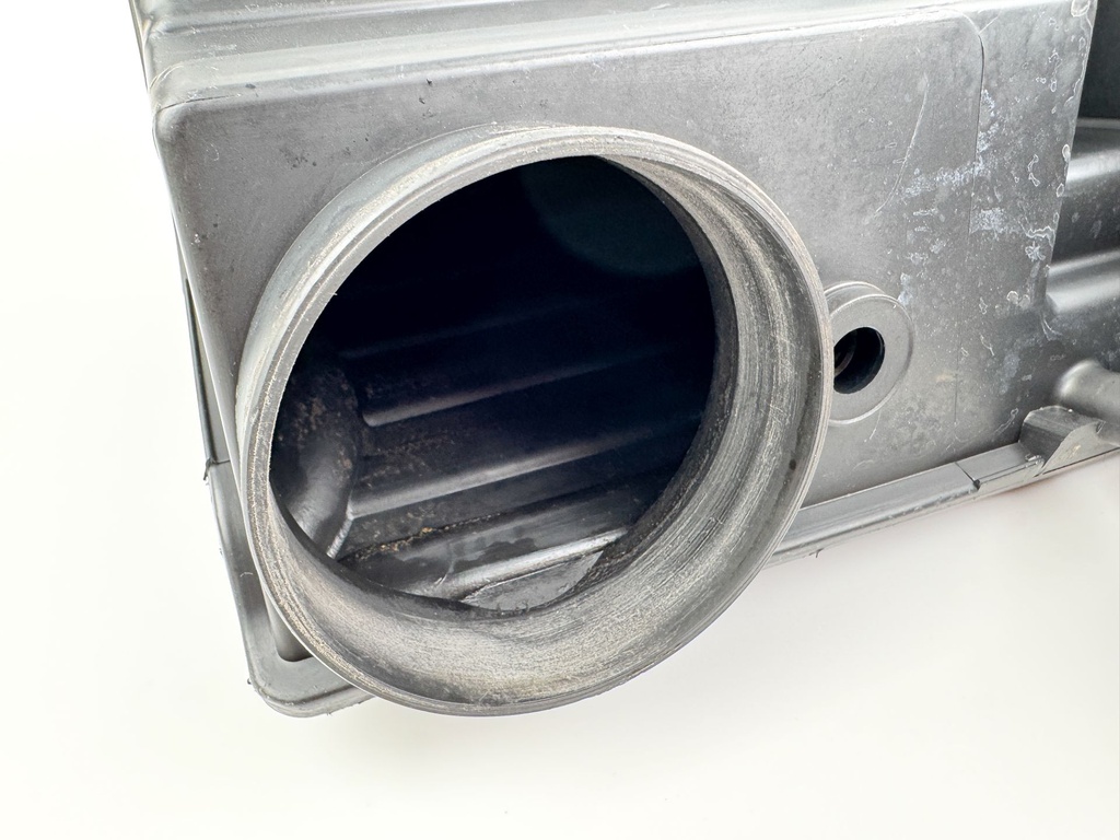 2004 Suzuki 115 HP 4 Stroke Outboard Intake Air Silencer Assembly 13810-90J01 OEM