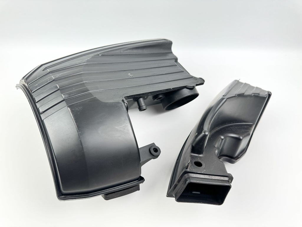 2004 Suzuki 115 HP 4 Stroke Outboard Intake Air Silencer Assembly 13810-90J01 OEM