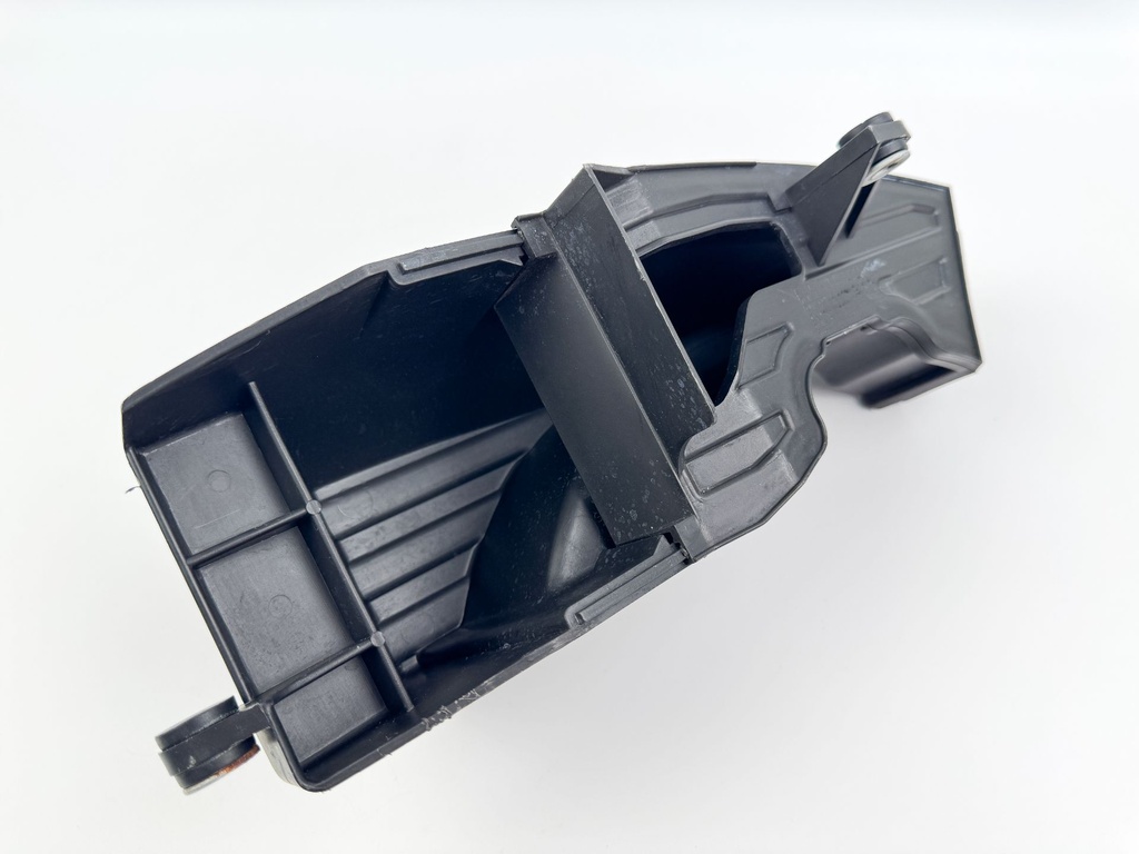 2004 Suzuki 115 HP 4 Stroke Outboard Intake Air Silencer Assembly 13810-90J01 OEM