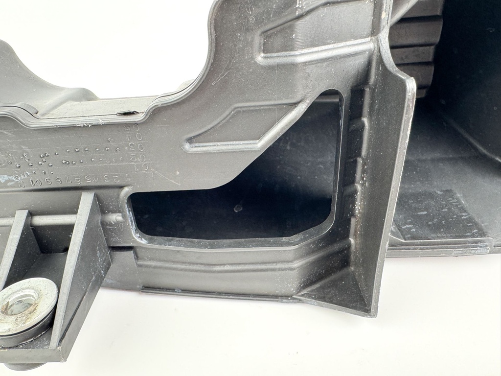 2004 Suzuki 115 HP 4 Stroke Outboard Intake Air Silencer Assembly 13810-90J01 OEM