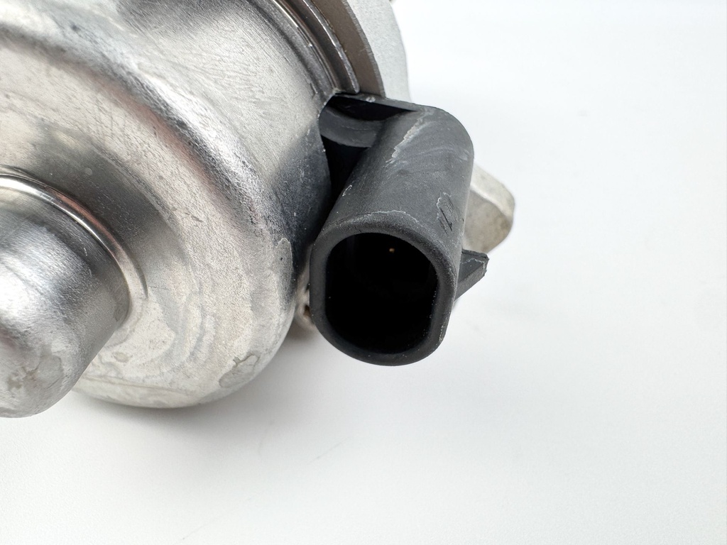 2003 Mercury 225 HP 2 Stroke Optimax Outboard Oil Pump 857149T2 OEM