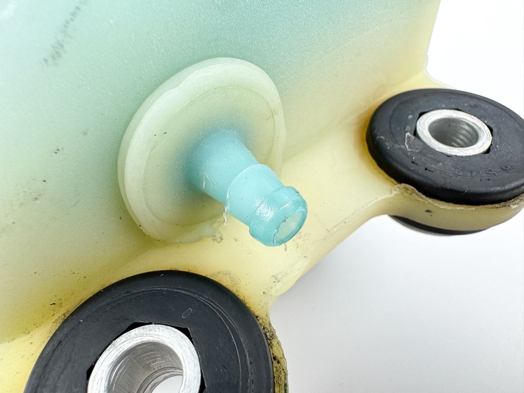 2003 Mercury 225 HP 2 Stroke Optimax Outboard Oil Tank 884525T1 OEM