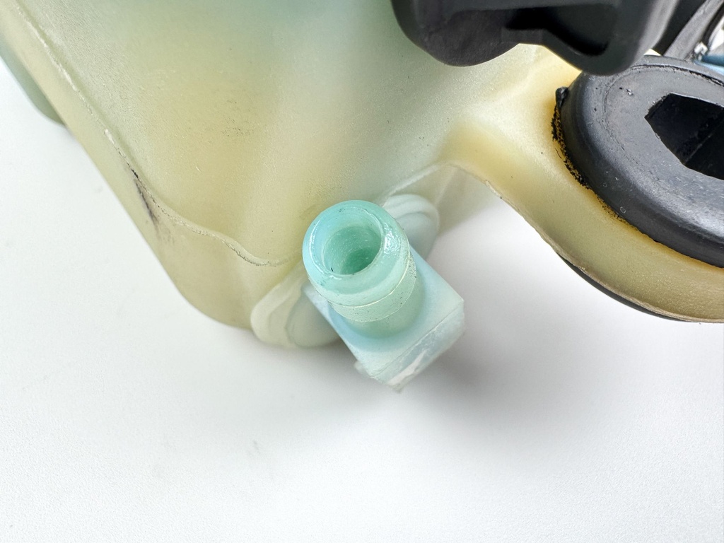 2003 Mercury 225 HP 2 Stroke Optimax Outboard Oil Tank 884525T1 OEM