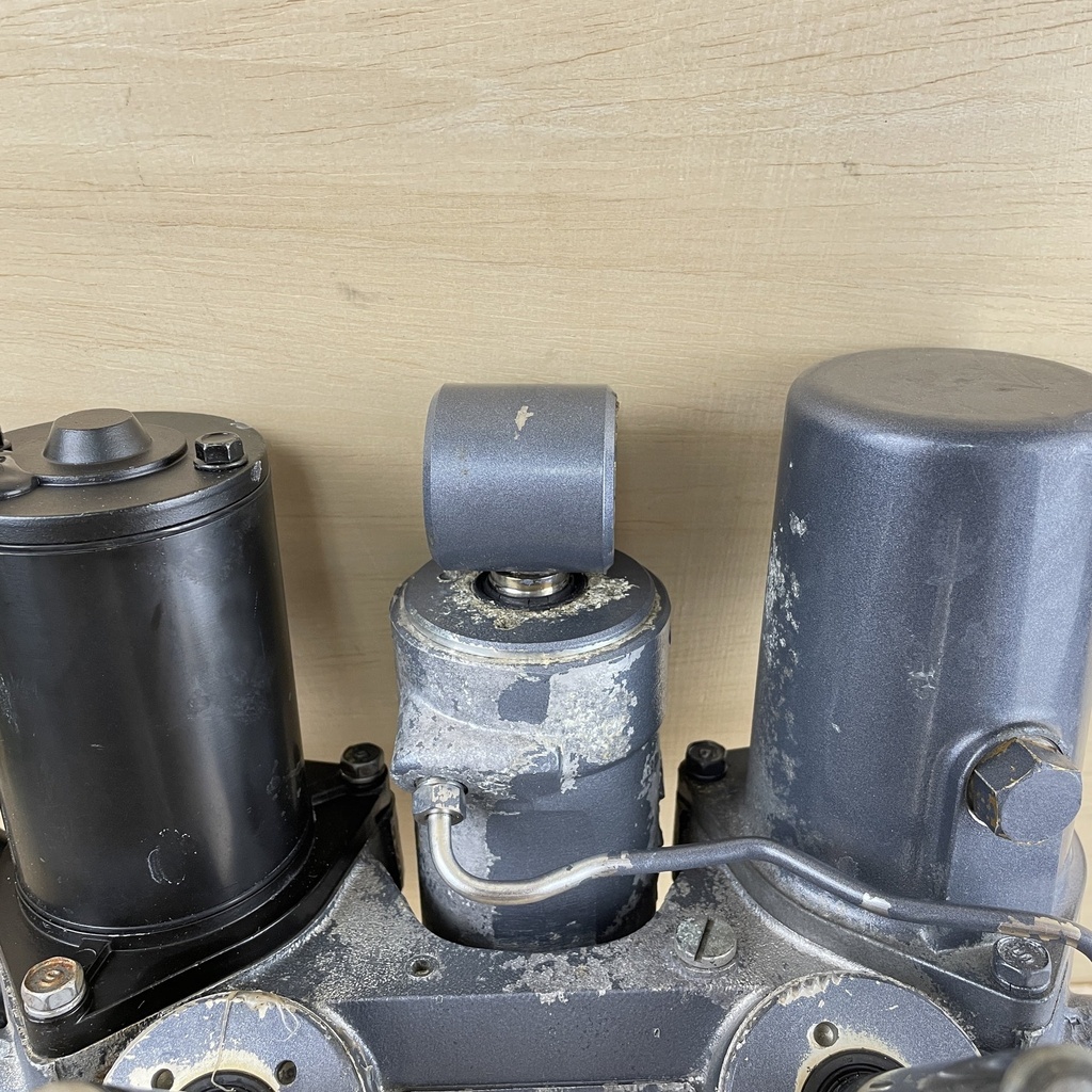 2003 Yamaha 60HP 2 Stroke Outboard Power Trim & Tilt Unit 6H1-43800-17-8D