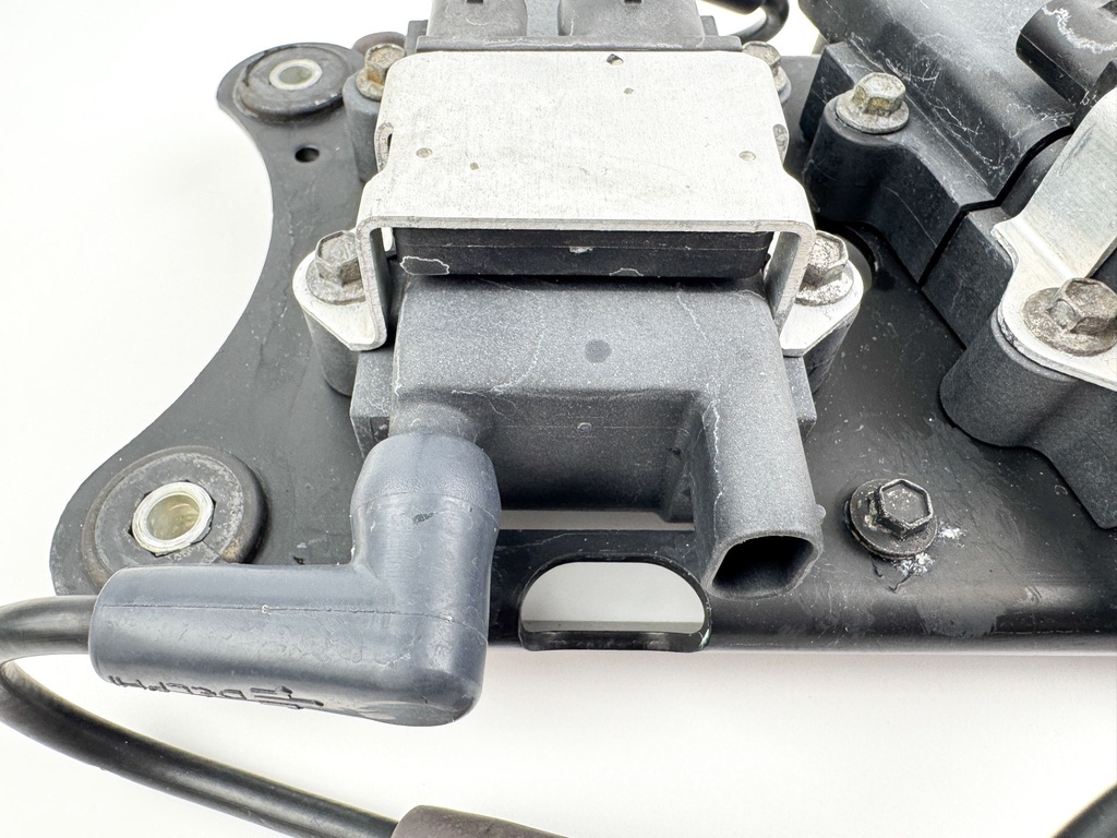 2003 Mercury 225 HP 2 Stroke Outboard Optimax Ignition Coil Set & Plate 856991A1