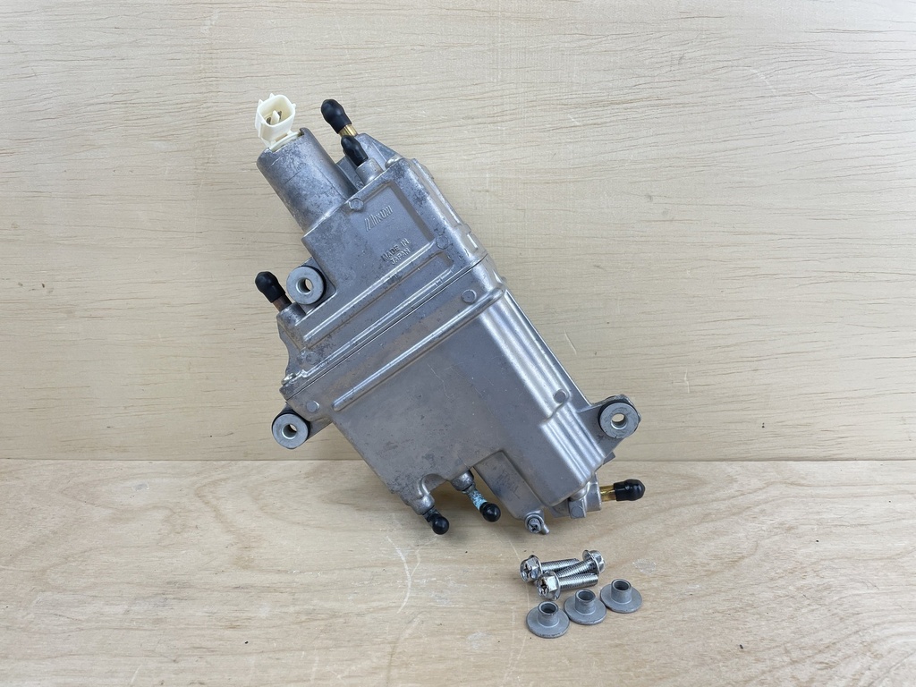 2000 Suzuki 50HP 4 Stroke Outboard Fuel Vapor Separator Assembly 15600-87J13