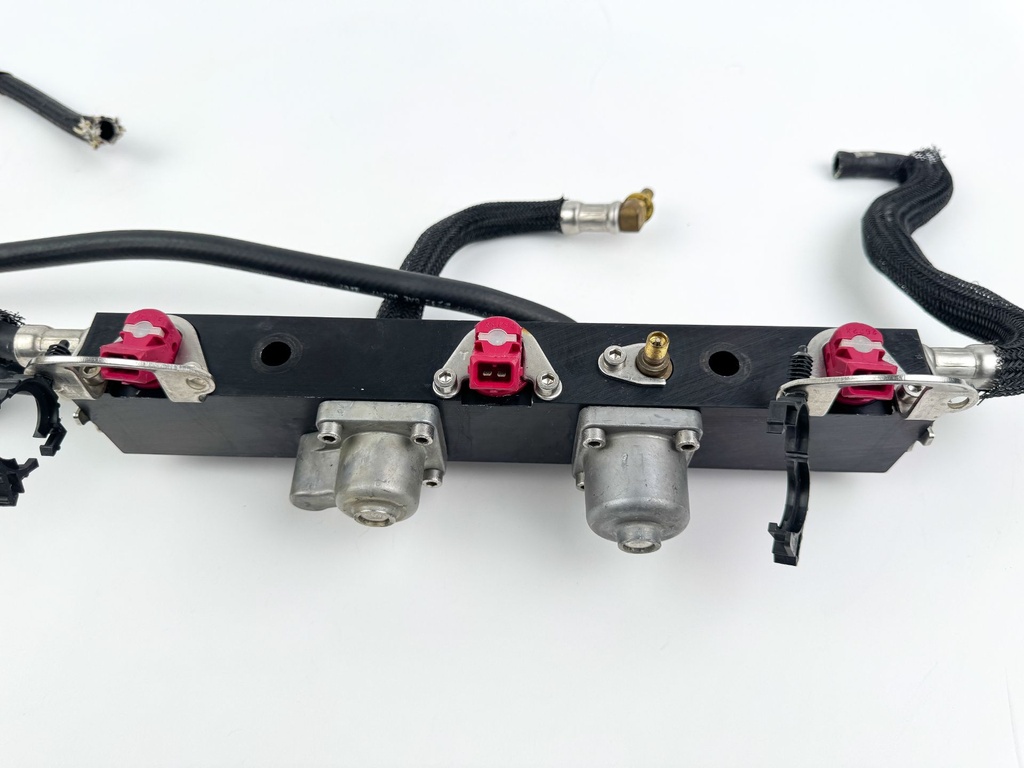 2003 Mercury 225 HP 2 Stroke Optimax Outboard Fuel Injector Set W/ Rail 884429A8