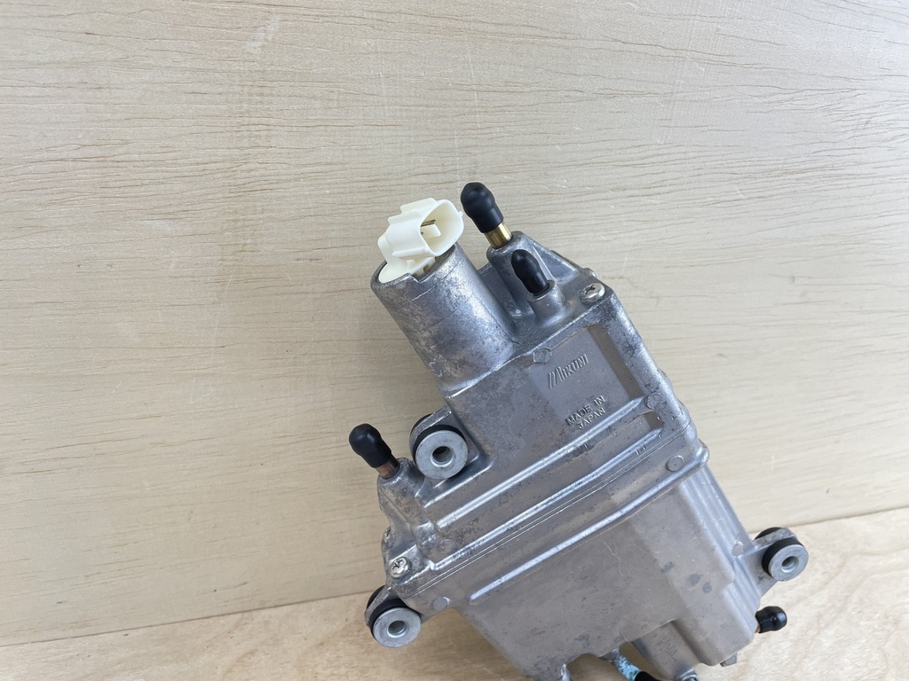 2000 Suzuki 50HP 4 Stroke Outboard Fuel Vapor Separator Assembly 15600-87J13