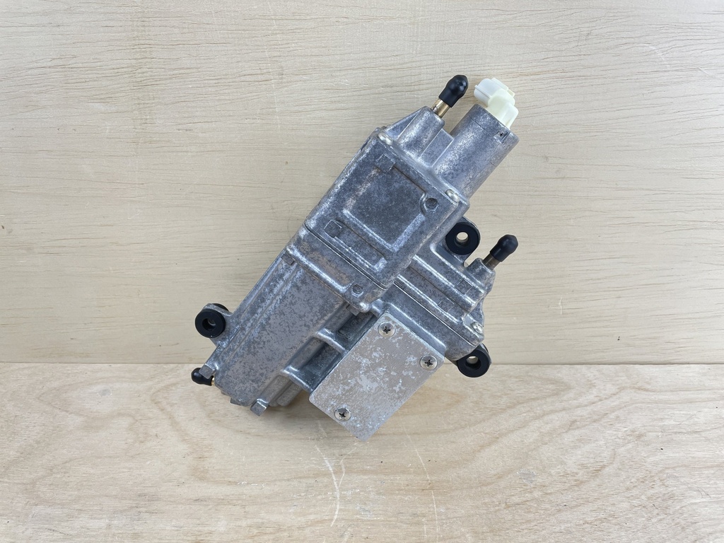 2000 Suzuki 50HP 4 Stroke Outboard Fuel Vapor Separator Assembly 15600-87J13