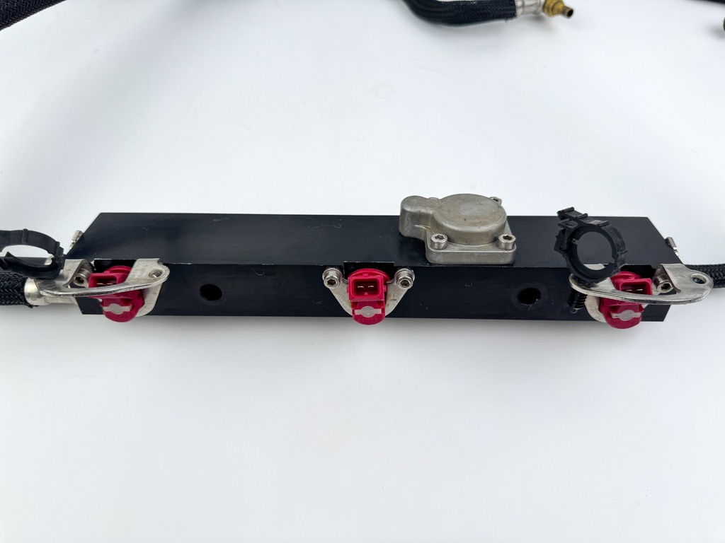 2003 Mercury 225 HP 2 Stroke Optimax Outboard Fuel Injector Set W/ Rail 884429A8