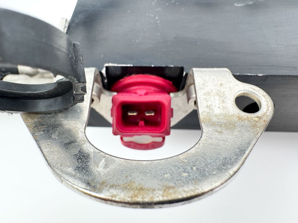 2003 Mercury 225 HP 2 Stroke Optimax Outboard Fuel Injector Set W/ Rail 884429A8