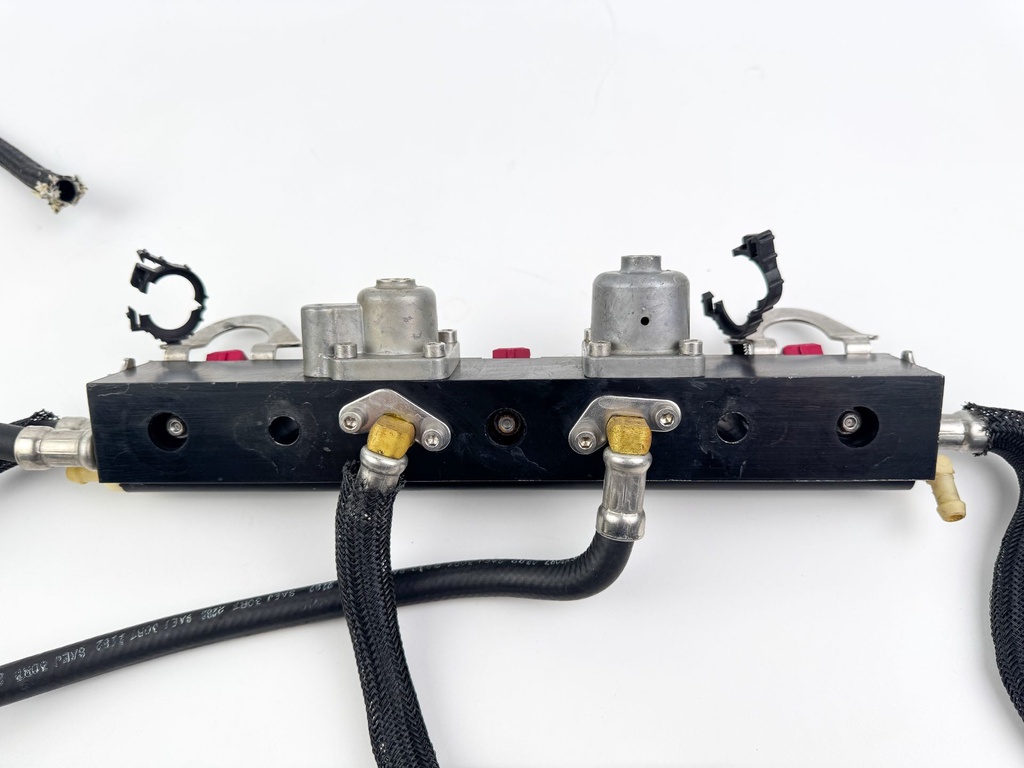 2003 Mercury 225 HP 2 Stroke Optimax Outboard Fuel Injector Set W/ Rail 884429A8