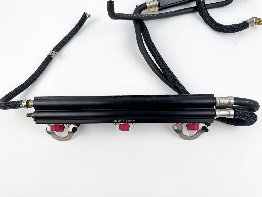 2003 Mercury 225 HP 2 Stroke Optimax Outboard Fuel Injector Set W/ Rail 884429A8