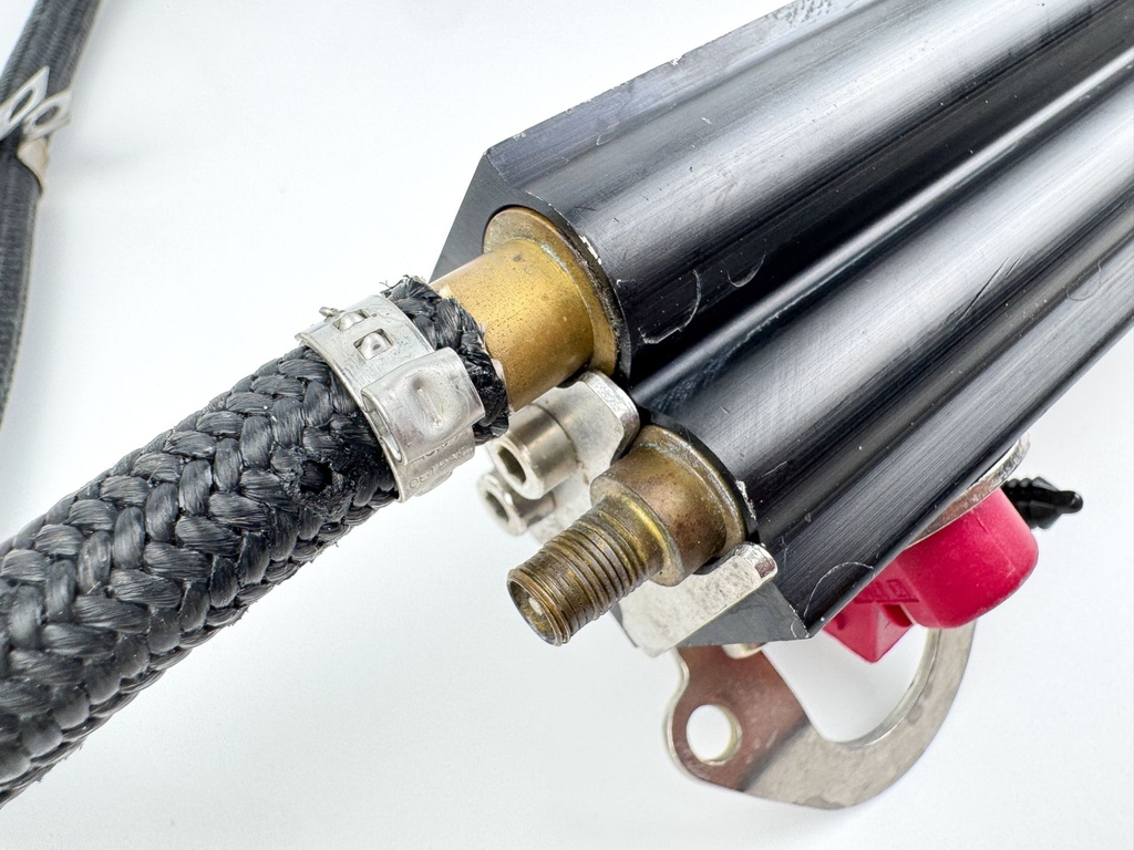 2003 Mercury 225 HP 2 Stroke Optimax Outboard Fuel Injector Set W/ Rail 884429A8