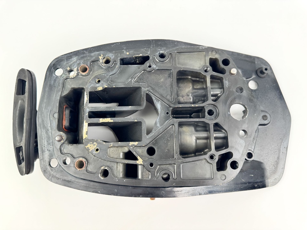 2003 Mercury 225 HP 2 Stroke Optimax Outboard Exhaust Plate Guide 832935A16 OEM