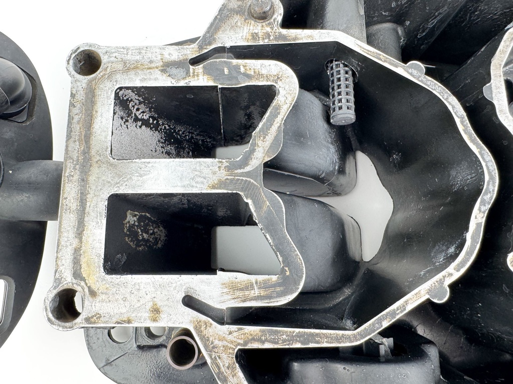 2003 Mercury 225 HP 2 Stroke Optimax Outboard Exhaust Plate Guide 832935A16 OEM