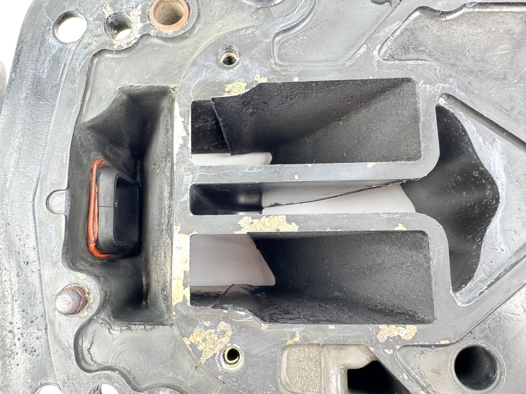 2003 Mercury 225 HP 2 Stroke Optimax Outboard Exhaust Plate Guide 832935A16 OEM