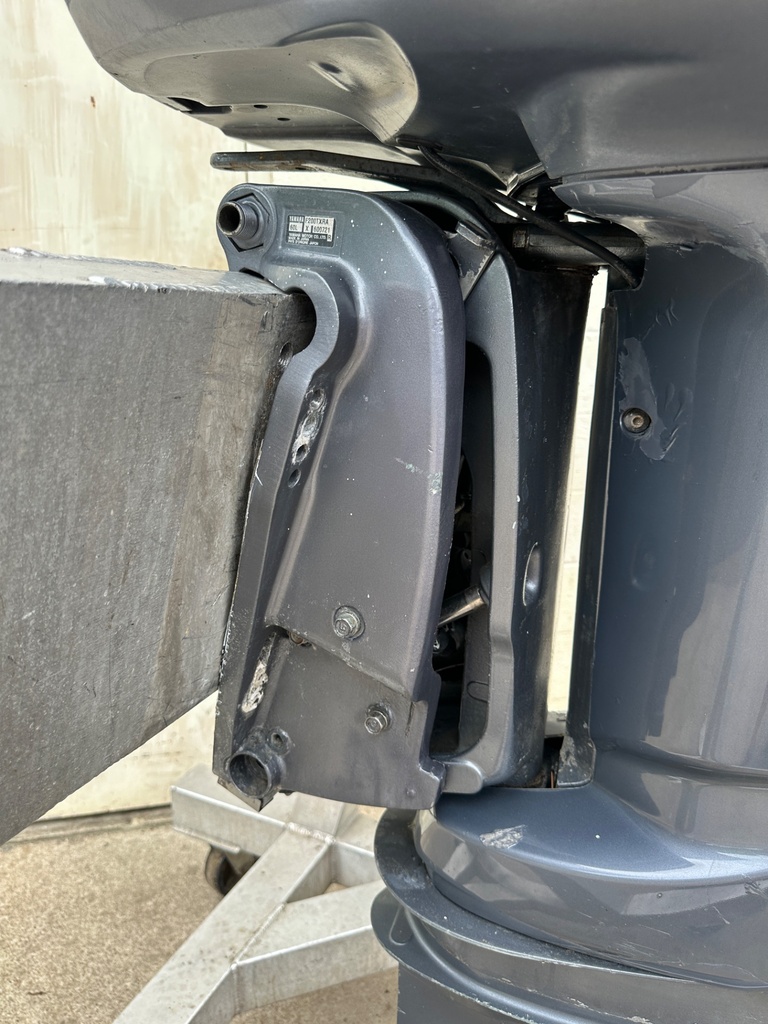 2002 Yamaha 200HP 4 Stroke Outboard Engine Complete W/ 25" Shaft