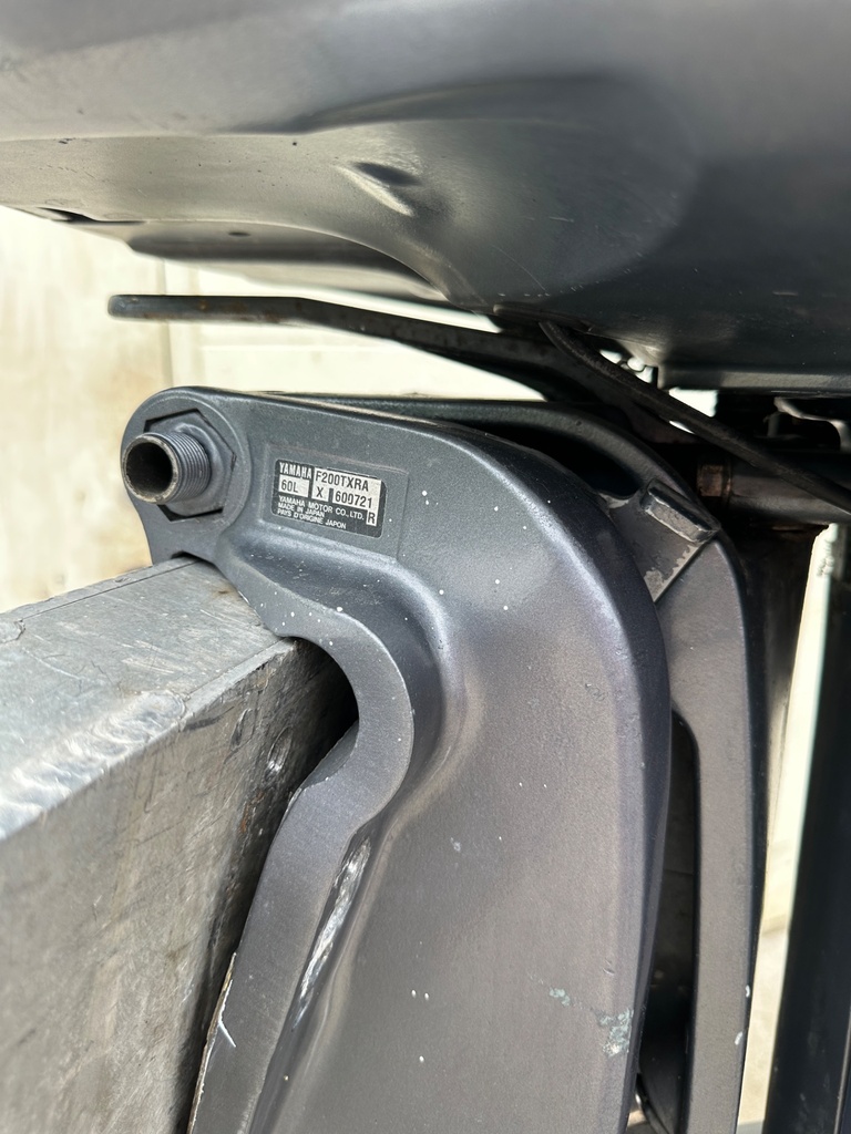 2002 Yamaha 200HP 4 Stroke Outboard Engine Complete W/ 25" Shaft