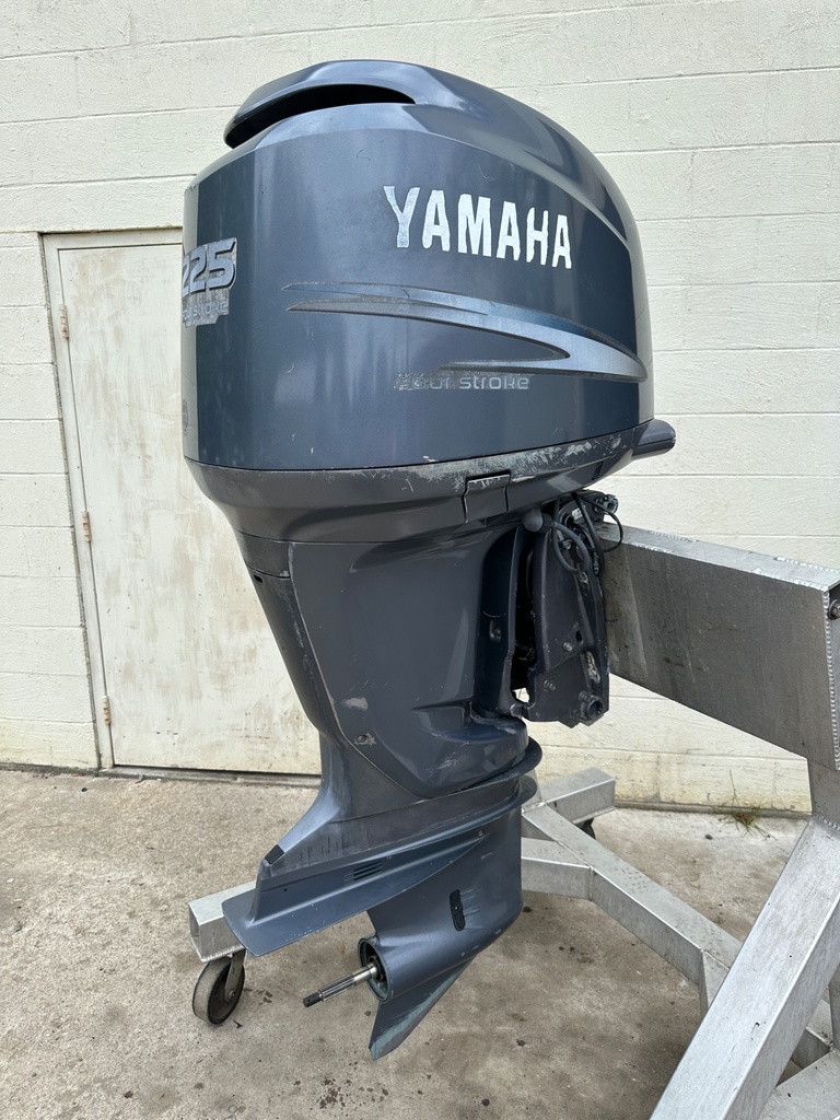 2002 Yamaha 200HP 4 Stroke Outboard Engine Complete W/ 25" Shaft