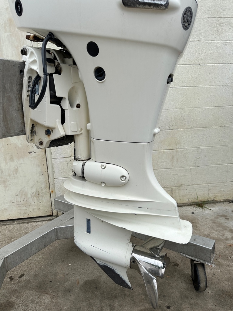 2003 Johnson Suzuki 140HP 4 Stroke Outboard Engine W/ 25" Shaft - 755 Hours