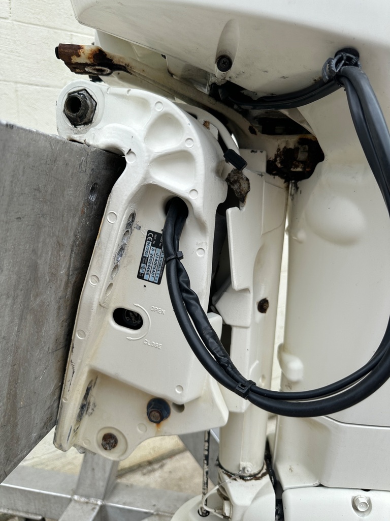 2003 Johnson Suzuki 140HP 4 Stroke Outboard Engine W/ 25" Shaft - 755 Hours