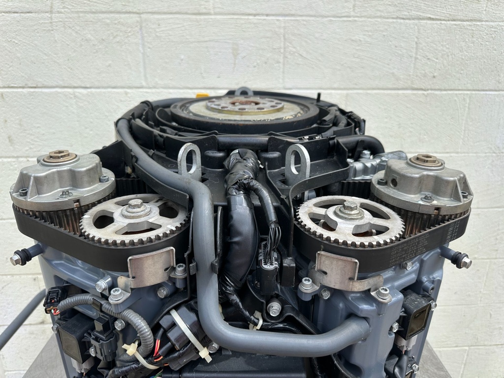 2005 Yamaha 250 HP 4 Stroke Outboard Powerhead 6P2-15100-00-1S OEM