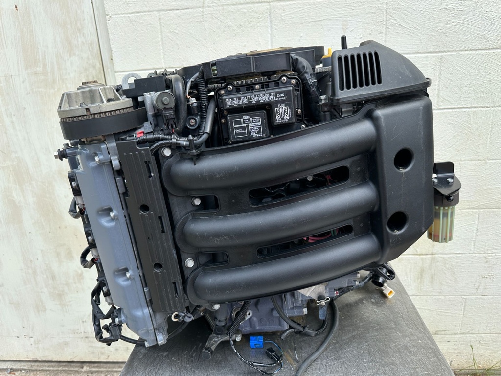 2005 Yamaha 250 HP 4 Stroke Outboard Powerhead 6P2-15100-00-1S OEM