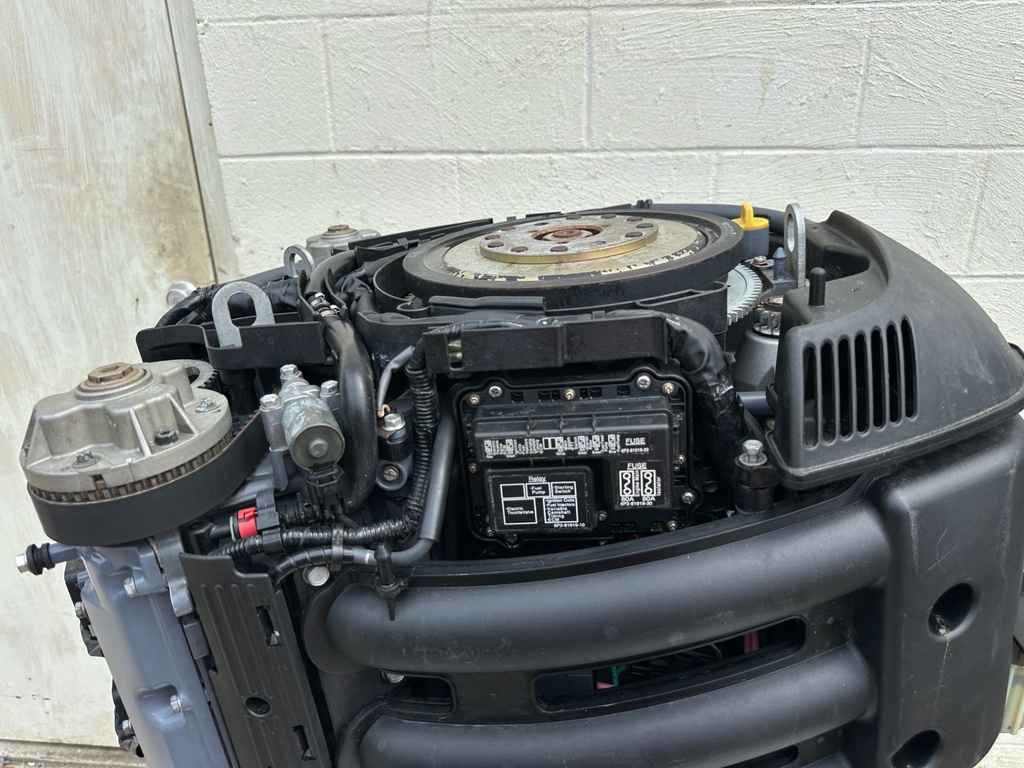 2005 Yamaha 250 HP 4 Stroke Outboard Powerhead 6P2-15100-00-1S OEM